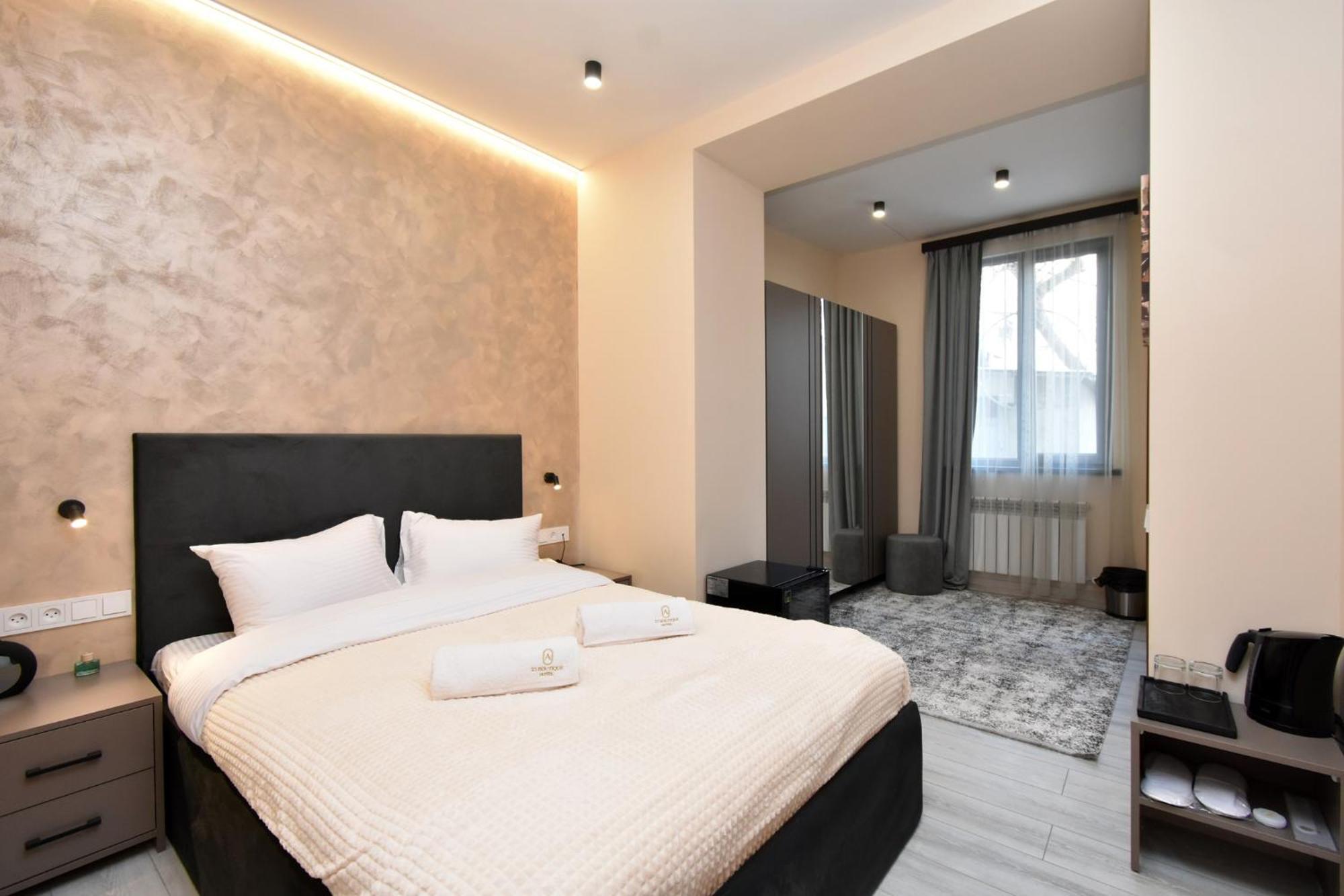 Avenue 23 Boutique Hotel เยเรวาน ภายนอก รูปภาพ