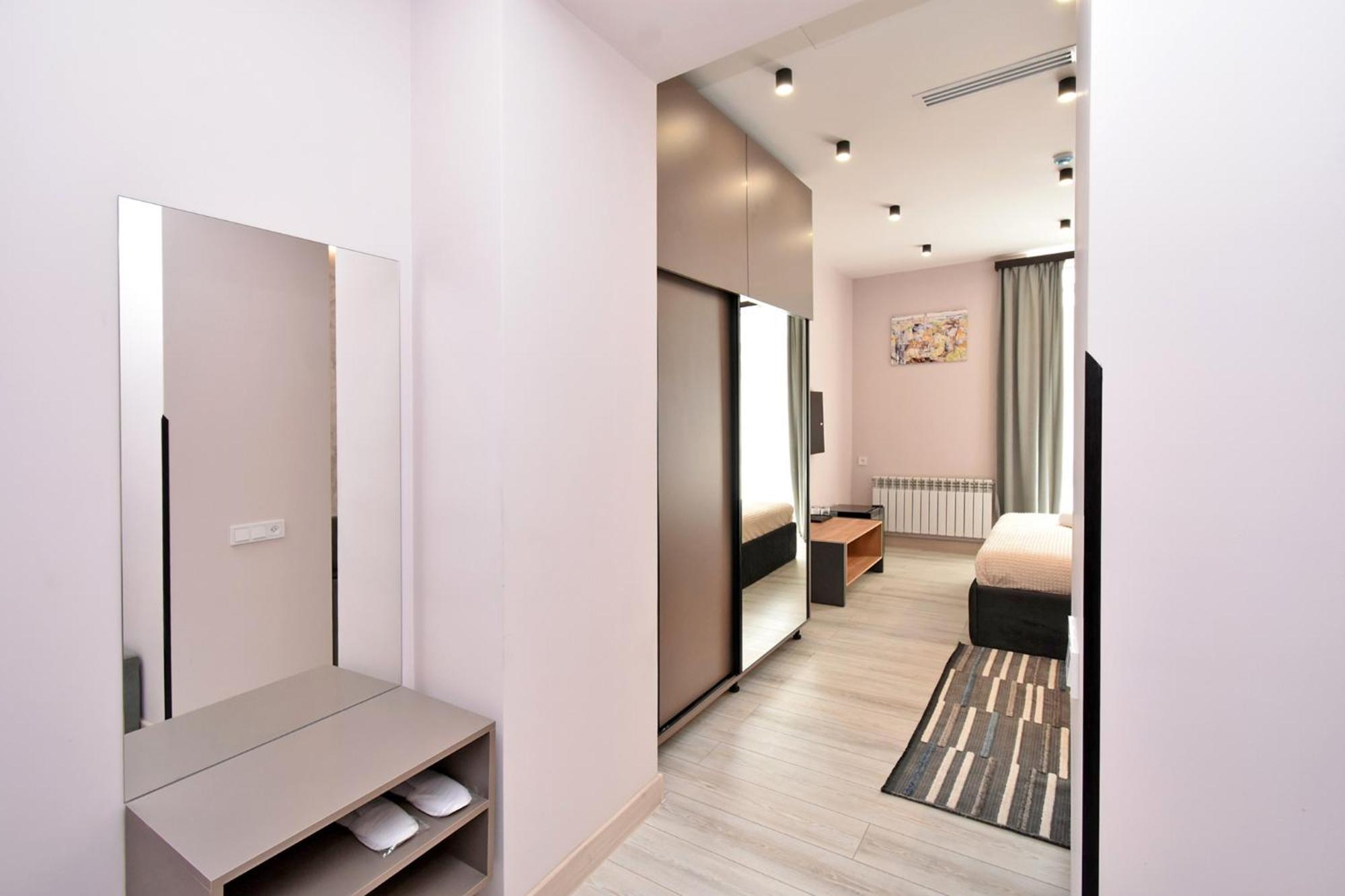 Avenue 23 Boutique Hotel เยเรวาน ภายนอก รูปภาพ