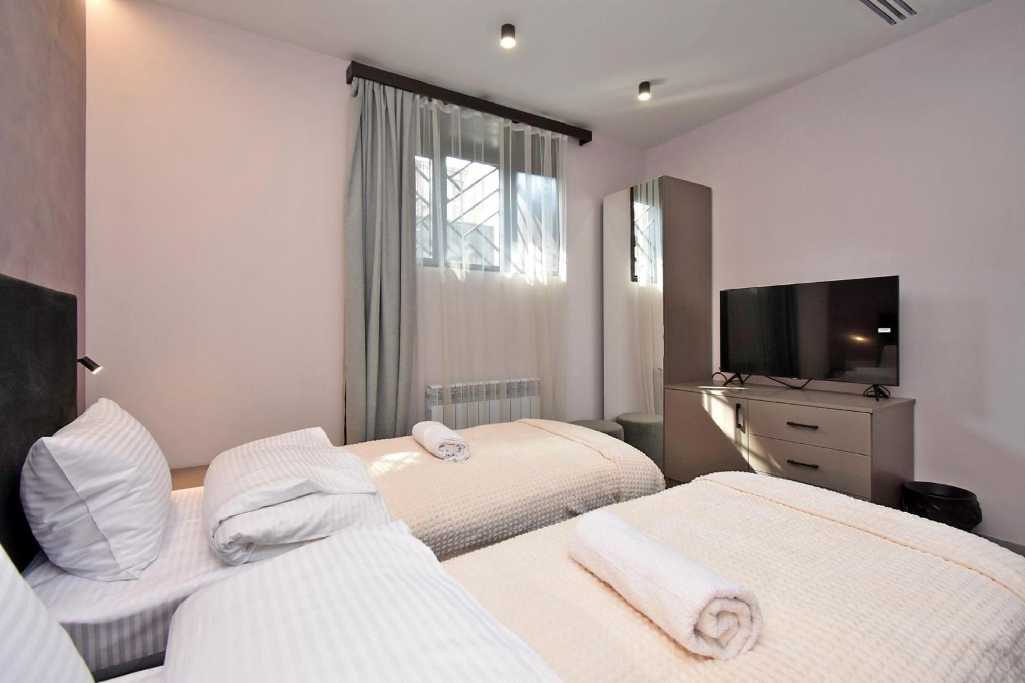 Avenue 23 Boutique Hotel เยเรวาน ภายนอก รูปภาพ