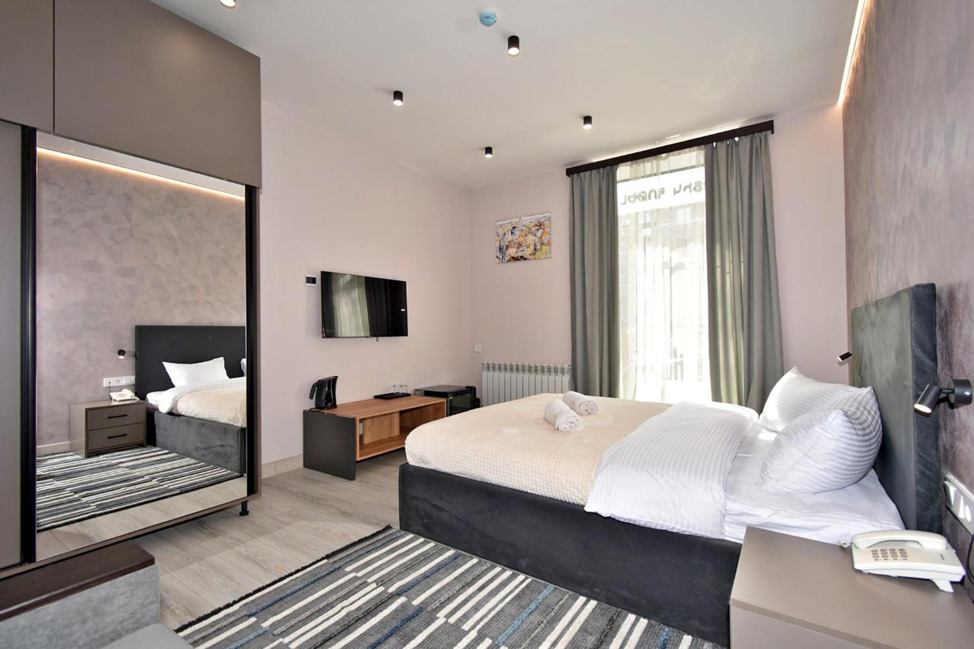 Avenue 23 Boutique Hotel เยเรวาน ภายนอก รูปภาพ
