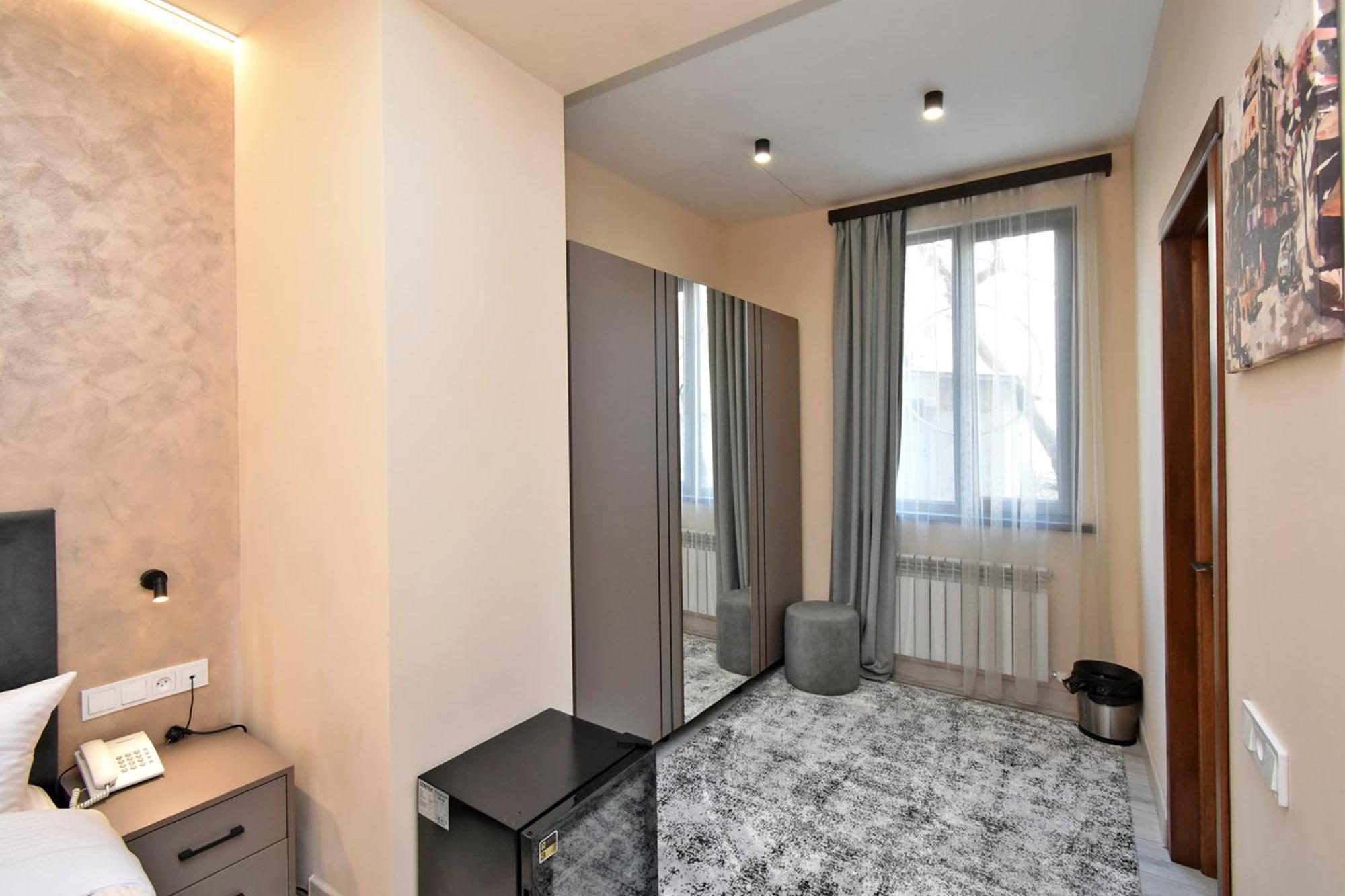 Avenue 23 Boutique Hotel เยเรวาน ภายนอก รูปภาพ